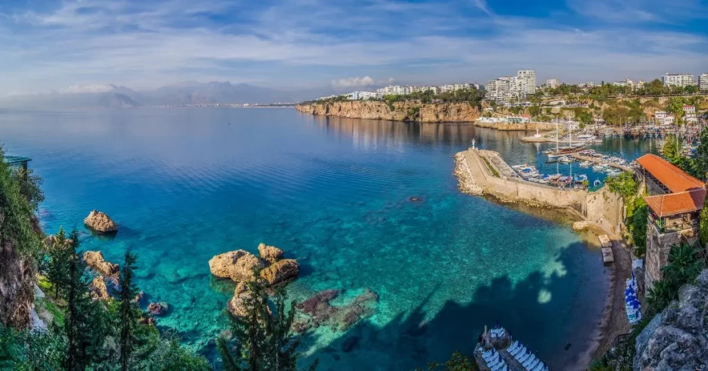 This image has an empty alt attribute; its file name is Antalya-Turkey-luxury-tours-1024x536.webp