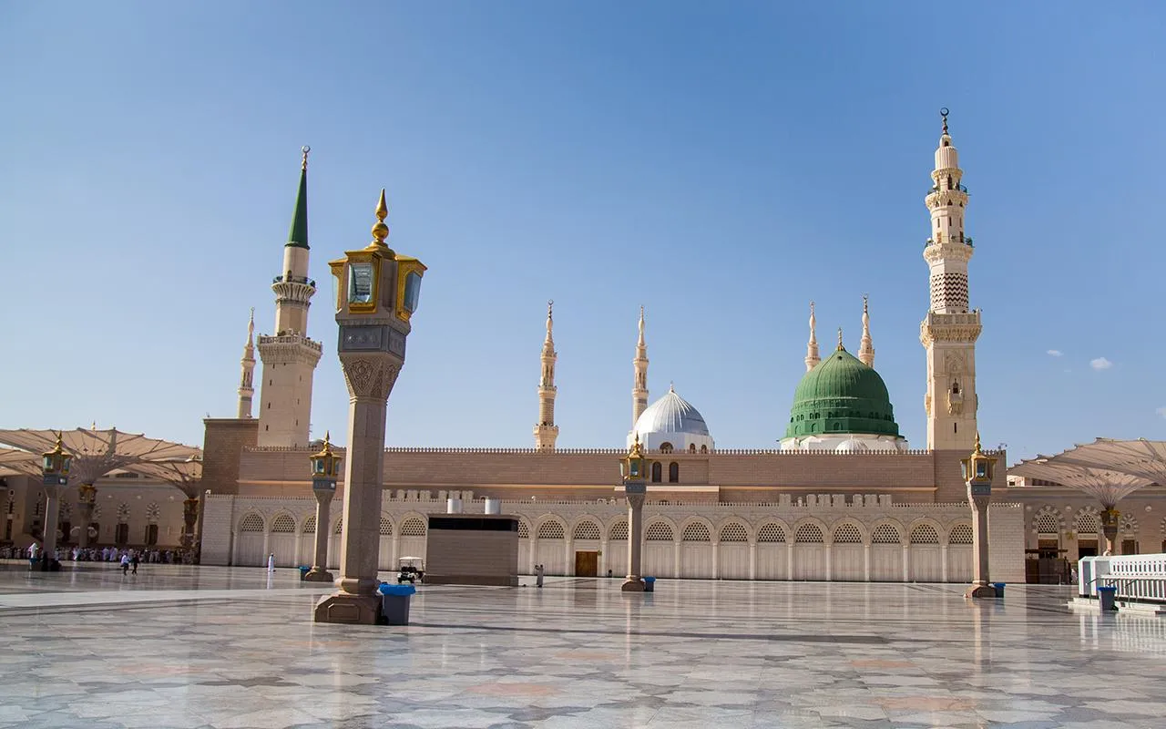 Prophet Mosque courtyard Madinah with green dome